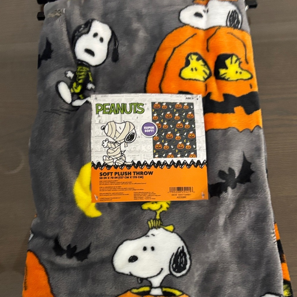 Peanuts Snoopy Halloween Plush Throw Blanket 50x70 Gray Orange – NWT